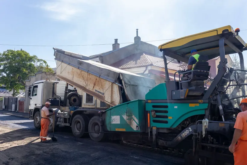 Lucrări importante pe o stradă din centrul Galațiului. A fost înlocuită conducta magistrală de apă