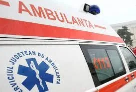 VIDEO Ambulanță aflată în misiune, lovită de un șofer beat care nu a acordat prioritate