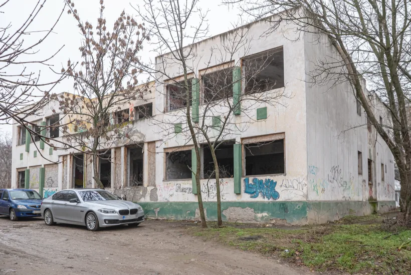 Fostul Centru de Transfuzii din Țiglina 1 va fi transformat în creșă. De peste 10 ani, clădirea este în ruină