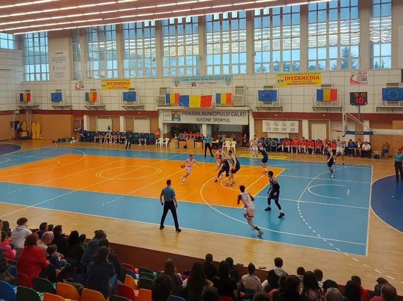 A 13-a victorie sezonală pentru baschetbaliştii de la CSM Galaţi