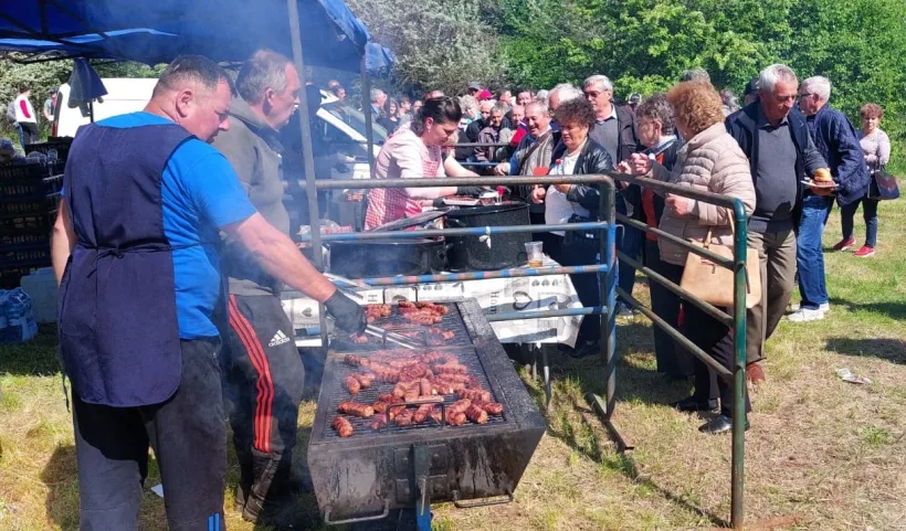 1 MAI, Ziua Muncii, de la proteste sângeroase, propagandă comunistă, la petrecere câmpenească cu mici