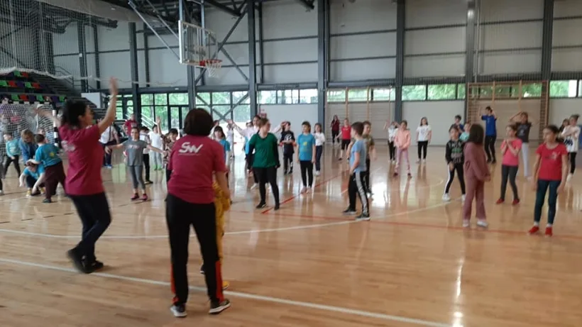 „Te joci cu mine, te rog !”, la Școala Gimnazială nr. 28, în Săptămâna Voluntariatului
