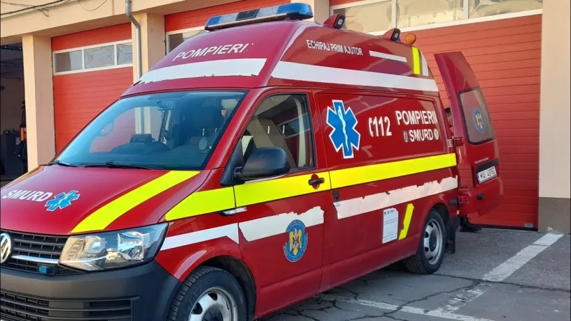 Un copil de patru ani, în stare gravă, după ce a căzut de la etajul patru a unui bloc din Galați