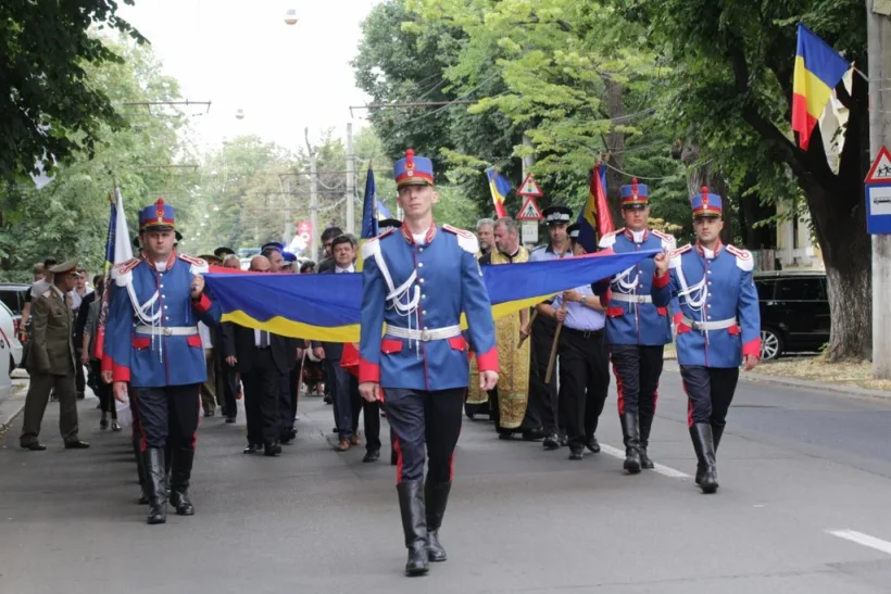 Luni, manifestări prilejuite de Ziua Drapelului
