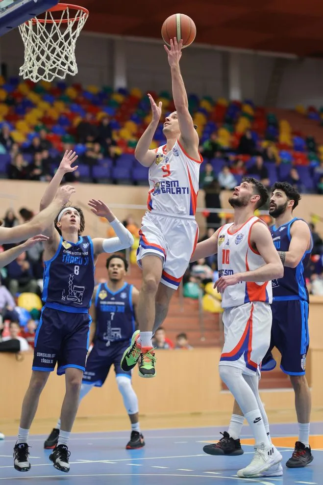 Baschetbaliştii de la CSM Galaţi debutează la Timişoara
