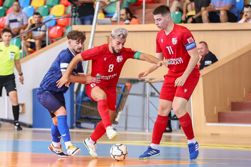 Şase jucători de la United sub tricolor