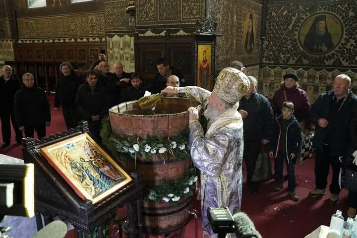 ÎPS Arhiepiscop Casian, rugăciune de Bobotează: „Doamne, aprinde lumina Botezului ca pe o torță luminoasă! Luminează-ne, sfințește-ne și dăruiește-ne sănătate tuturor!”