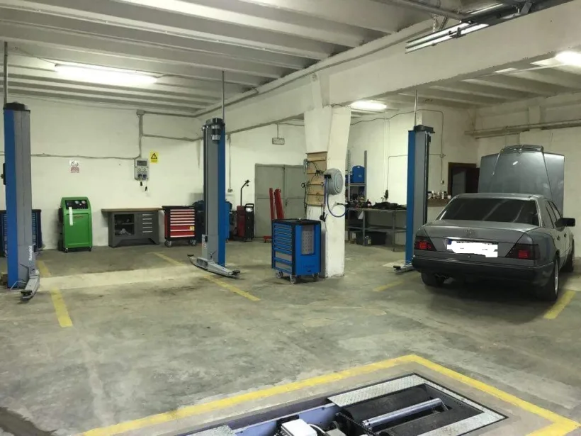 Controale ale inspectorilor de muncă gălățeni în service-uri auto