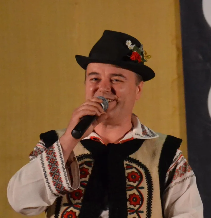 Cântăreț de muzică populară, acuzat că a violat doi copii