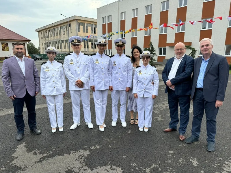 Cinci studenți ai Facultății de Arhitectură Navală, absolvenți ai promoției „Avram Iancu - 200”