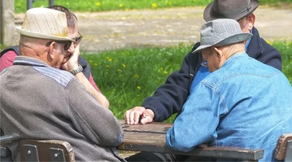 Guvernul adoptă o măsură complementară recalculării pensiilor, ce asigură echitate pensionarilor care primesc tichete sociale, medicamente compensate și ajutoare pentru încălzire
