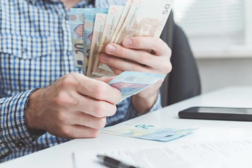 Bani în avans pentru persoanele cu dizabilități din România