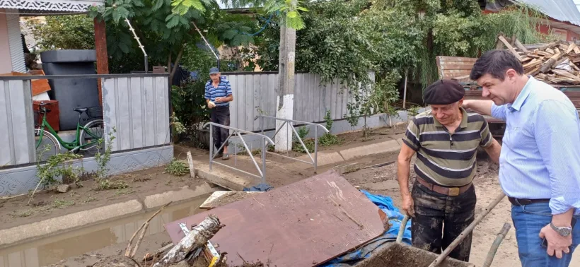 Lacrimi și multă durere în casele celor loviți într-o clipă de puhoaiele dezlănțuite