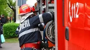 Incendiu într-un bloc din Brăila: au fost evacuaţi 14 adulți și 4 copii
