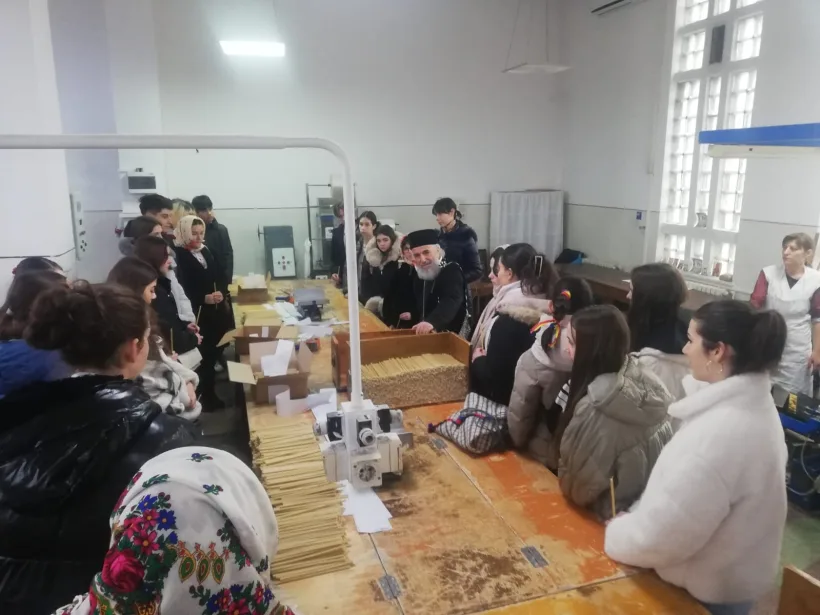 Daruri de Crăciun pentru familiile sinistrate din judeţul Galaţi