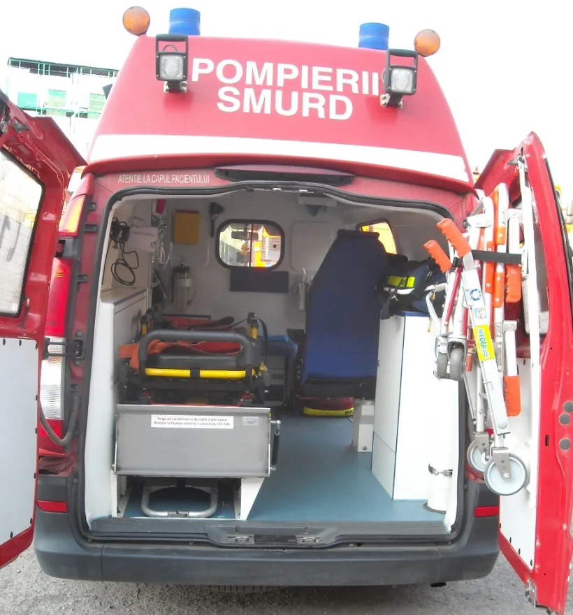 Un bărbat a murit, după ce zidul unei case aflate în demolare s-a prăbușit peste el