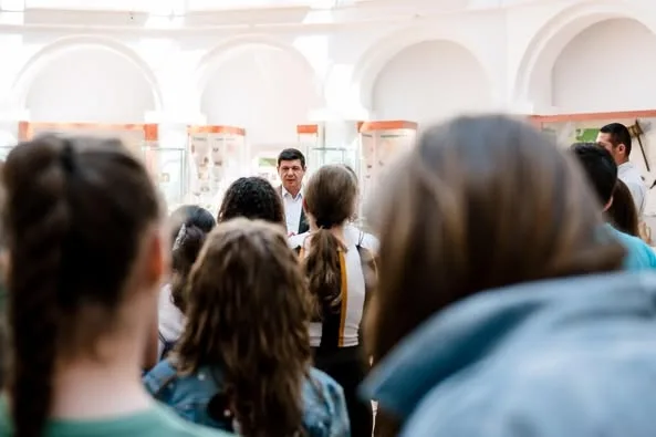 „Muzeele prin ochii copiilor”, ediția a patra. Costel Fotea: 2.500 de elevi vor putea vizita gratuit toate muzeele din subordinea Consiliului Județean