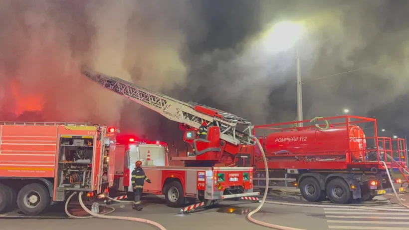 VIDEO Incendiu la depozite, în Galaţi. A fost emis mesaj RO-Alert