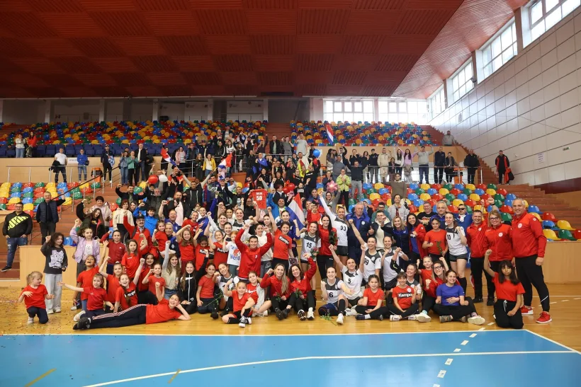 Handbalistele de la CSM Galaţi joacă cu vicecampioana României la debutul în Liga Florilor