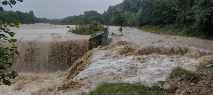 Cod galben de inundaţii: hidrologii anunţă risc de viituri pe râuri din 14 judeţe