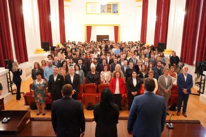 Peste 14.000 de studenți încep anul universitar la Universitatea „Dunărea de Jos” din Galați