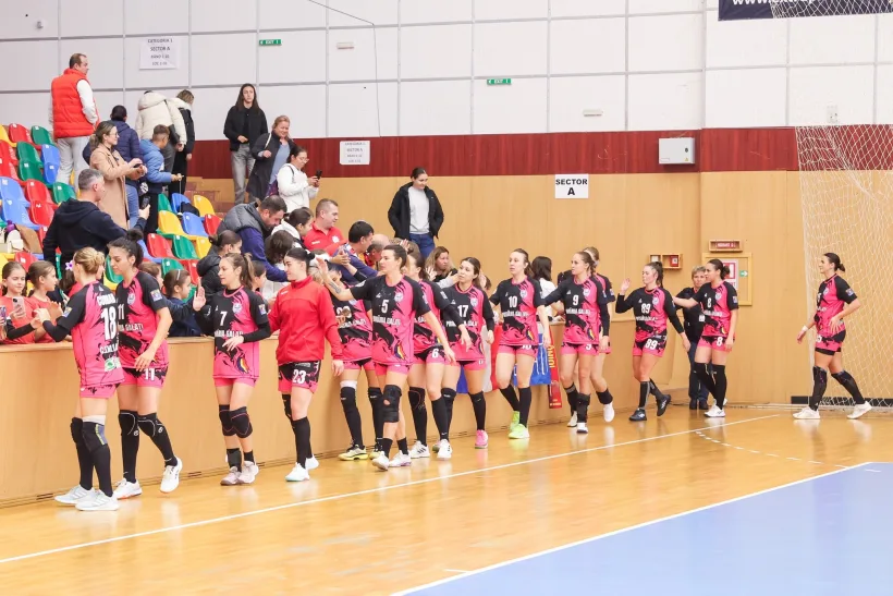 Handbalistele de la CSM Galaţi au pierdut la 9 goluri la Slatina