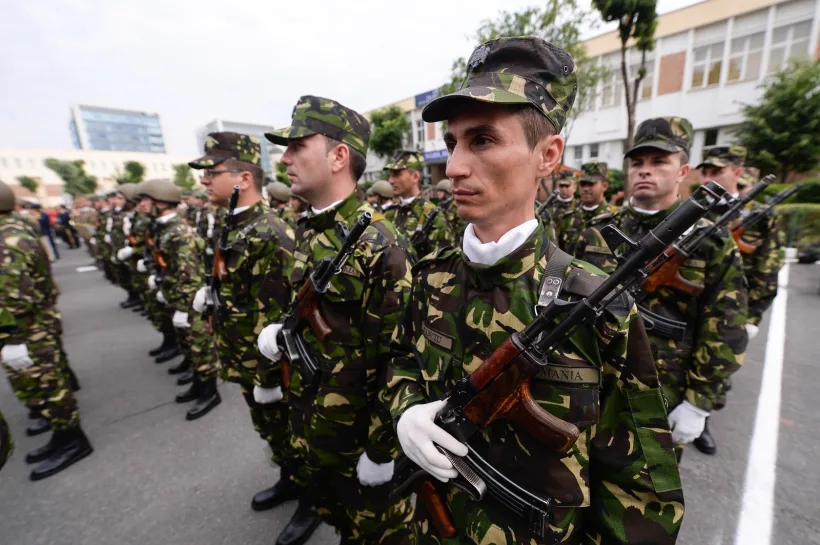 România introduce stagiul militar voluntar pentru tinerii între 18 și 35 de ani