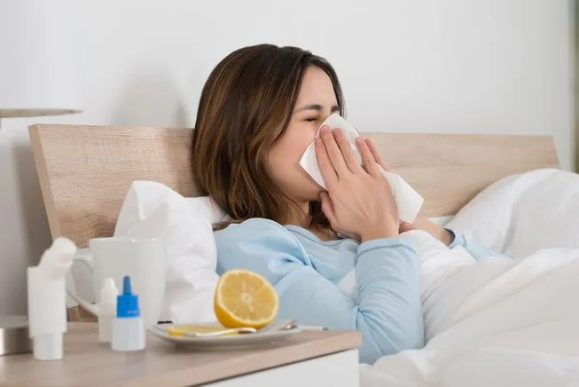 Infecțiile respiratorii cresc cu peste 30%, dar cazurile de gripă scad