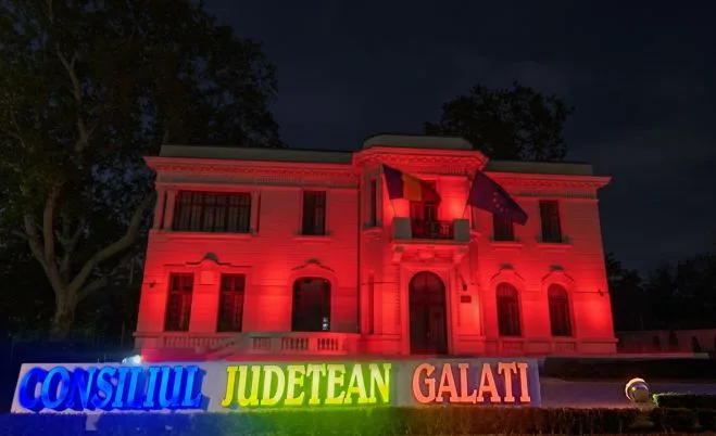 Eroi nevăzuți, onorați la Galați: sediul CJ, iluminat de Ziua Europeană a 112