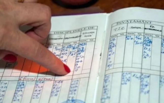Anul coronavirusului se transformă, în educație, în anul fără niciun corigent sau repetent