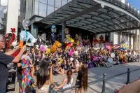 Începe Street Fest la Galați. Foc, acrobații și proiecții spectaculoase pe Dunăre