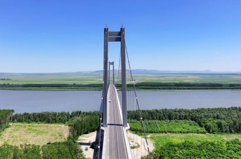 Noi restricții de circulație pe podul suspendat peste Dunăre de la Brăila