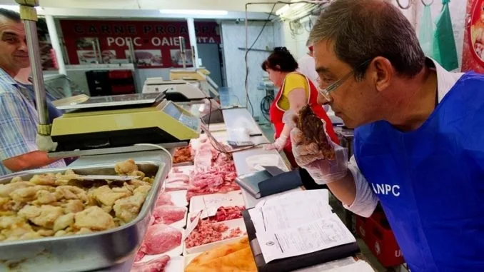 Produse din carne și pește expirate, găsite de inspectorii Protecției Consumatorului în judeţele Galați şi Brăila