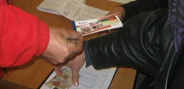 260.000 de pensionari vor beneficia de tichetele de masă electronice