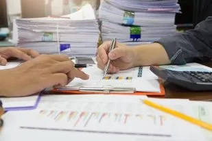 Angajații trimiși în șomaj tehnic au calitatea de asigurat în sistemul de sănătate și pentru această perioadă