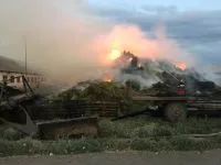 VIDEO Incendiu la o fermă din localitatea Matca. Au ars 300 de tone de lucernă