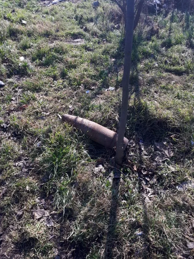 Proiectil exploziv descoperit în apropierea unei şosele de la periferia Brăilei