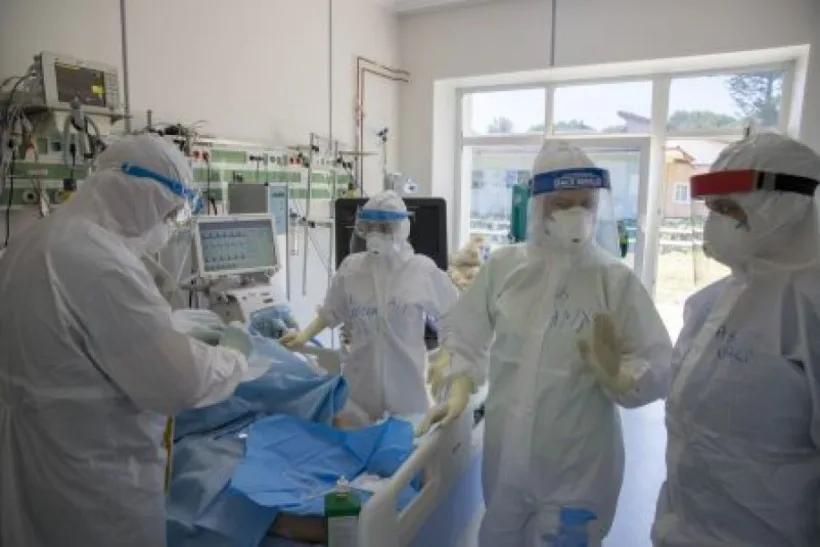 Avertisment:"Dacă numărul pacienților ATI continuă să crească, medicii vor trebui să aleagă pe cine tratează"