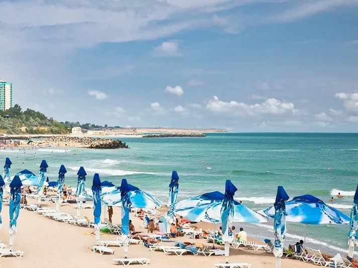 Turiștii își pot asigura împotriva Covid-19 vacanțele de anul viitor pe litoralul românesc și vor recupera banii dacă vor fi nevoiți să anuleze sejurul