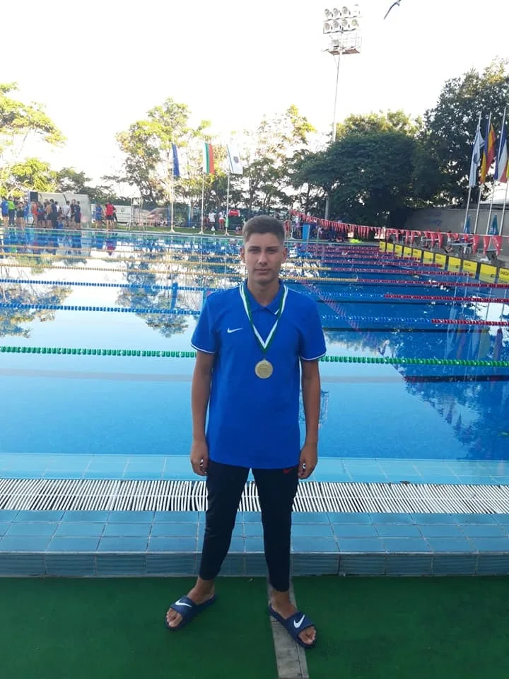 Înotătorii de la CSM Galaţi au urcat de 22 de ori pe podium la Varna