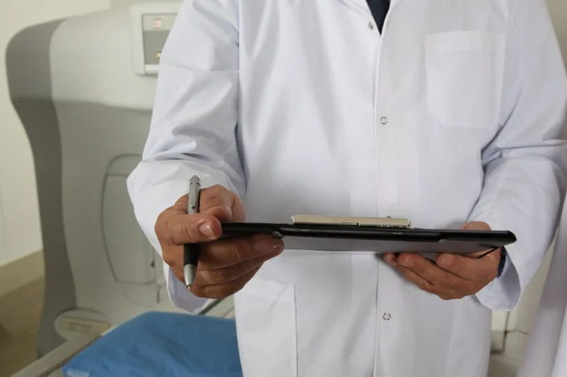 Concursurile pentru ocuparea posturilor vacante în Învăţământ, Sănătate și Apărare se pot organiza și în starea de alertă