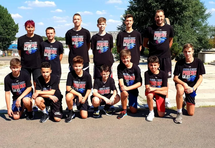 Academia Phoenix, în cărţi pentru o finală