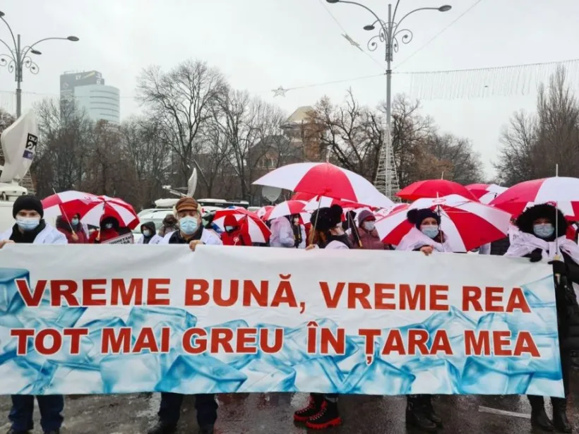 ”Guvernul lui Câțu” avertizat și ”scuturat” să dezghețe salariile și pensiile