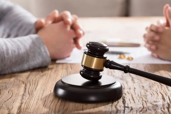 Decizia ÎCCJ: soţii nu mai pot divorţa prin mediere