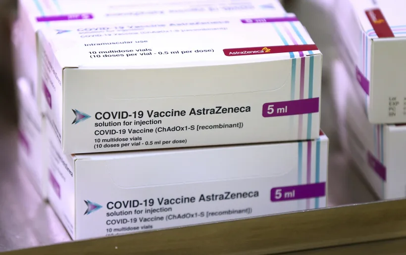 Luni începe vaccinarea cu AstraZeneca și în România