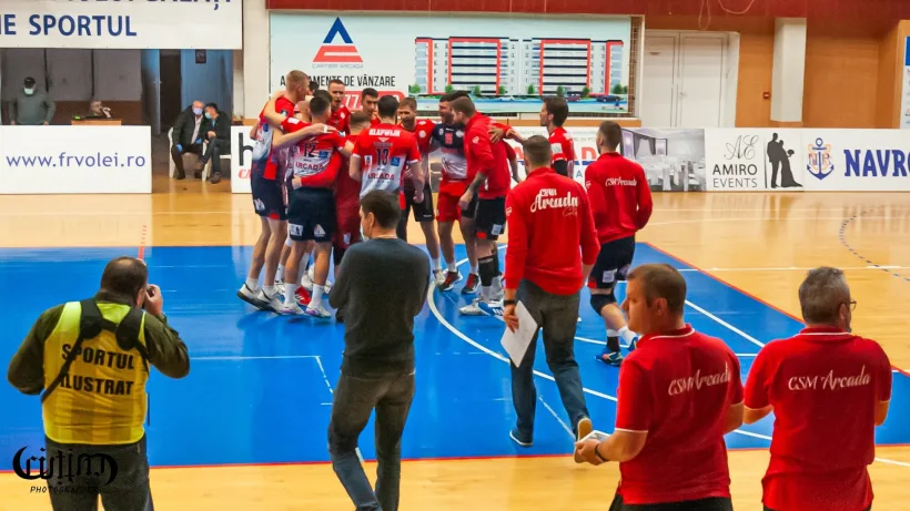 Thriller în sala Dinamo: CSM Arcada a condus cu 2-1 dar a trebuit să se mulţumească în final cu un singur punct