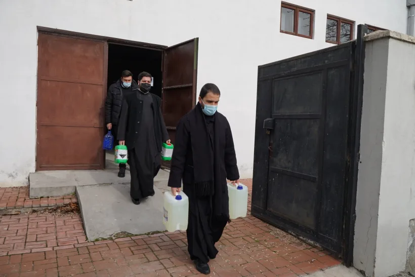 Arhiepiscopia Dunării de Jos sprijină unităţile medicale cu aparatură și materiale sanitare