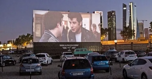 Drive-in cinema la Matca pe stadion