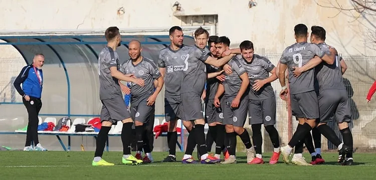 Oţelul se menţine lider după remiza de la Focşani