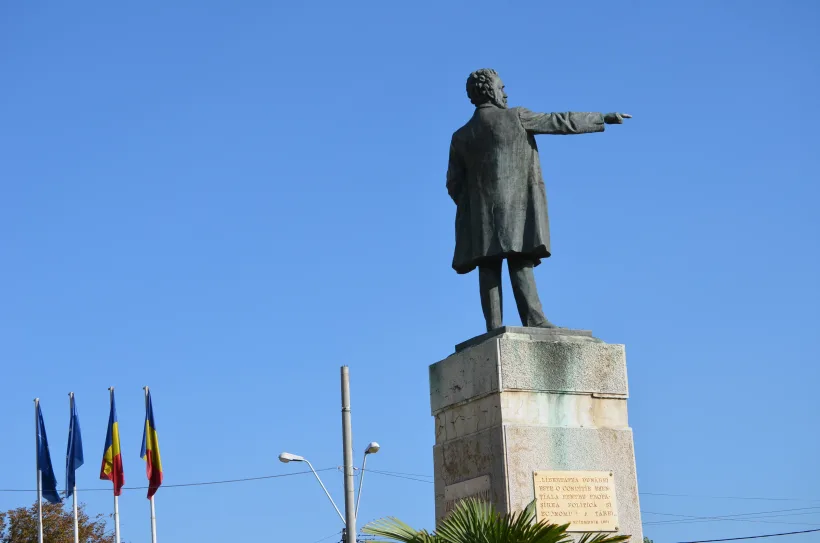 O statuie legendară, ne previne şi acum!